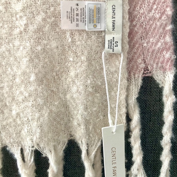 Brand new GENTLE FAWN scarf - Beautiful and super soft - Picture 2 of 5